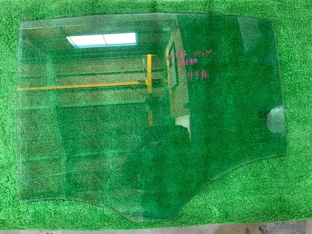 W176　A180　ベンツ　リアガラス　左　43R-00048