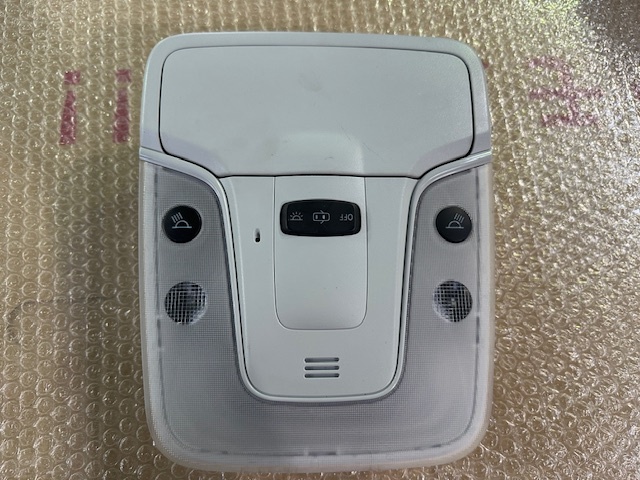 ZVW50　プリウス　ルームランプ　前